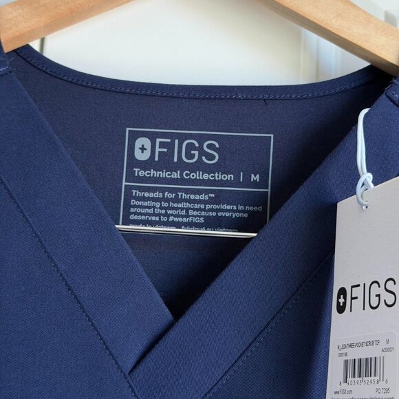 Figs Leon Three-Pocket Scrub Top in Black, Size Medium - Picture 7 of 9